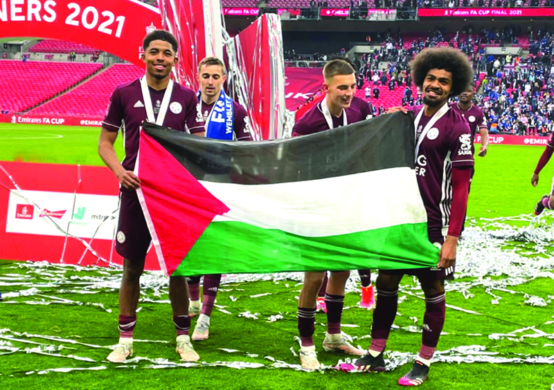 LONDON: A picture that circulated on social media on Saturday shows Leicester players Hamza Choudhury and Wesley Fofana showing support for the Palestinians after winning the FA Cup final.n
