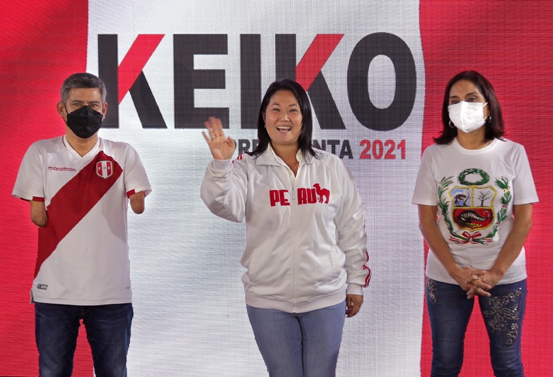 LIMA: Peruvian right-wing presidential candidate Keiko Fujimori (C) and her vice-presidential co-candidates former congressman Luis Galarreta (L) and lawyer Patricia Juarez (R) make a statement to the press calling for unity, invoking for prudence, calm and peace while waiting for official results in the vote count. - AFPnnn n