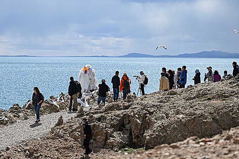 A government organized media tour shows tourists and media members at Namtso lake in Dangxiong county, known in Tibetan as Damxung county, in China's Tibet Autonomous Region. - AFPn