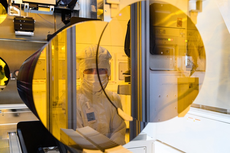 DRESDEN: This file photo taken on May 31, 2021 shows an employee of the semiconductor manufacturer Bosch working in a clean room during the preparations for the series production of semiconductor chips on innovative 300 millimeter wafers in Dresden, eastern Germany. – AFPn