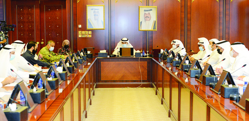 KUWAIT: General Director of Kuwait Municipality Ahmad Al-Manfouhi heads a meeting of the committee to follow up the implementation of health measures yesterday. - KUNA n