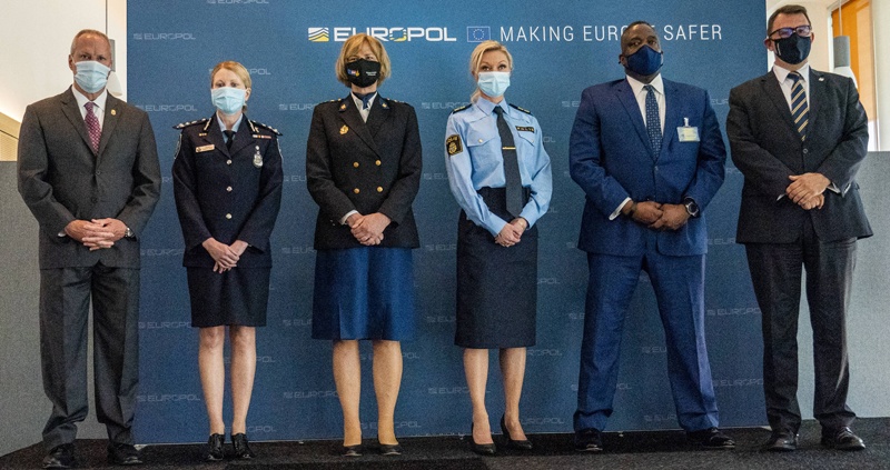 THE HAGUE: Top EU and US officials pose after a press conference yesterday. – AFP n