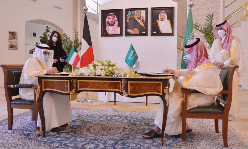 RIYADH: Kuwaiti Foreign Minister Sheikh Dr Ahmad Nasser Al-Mohammad Al-Sabah (left) and Saudi Foreign Minister Prince Faisal Bin Farhan sign a memorandum of understanding between the two countries in Riyadh yesterday. - KUNA n
