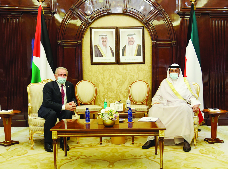 KUWAIT: His Highness the Prime Minister Sheikh Sabah Al-Khaled Al-Hamad Al-Sabah meets Palestinian Prime Minister Mohammad Shtayyeh. - KUNA photosn