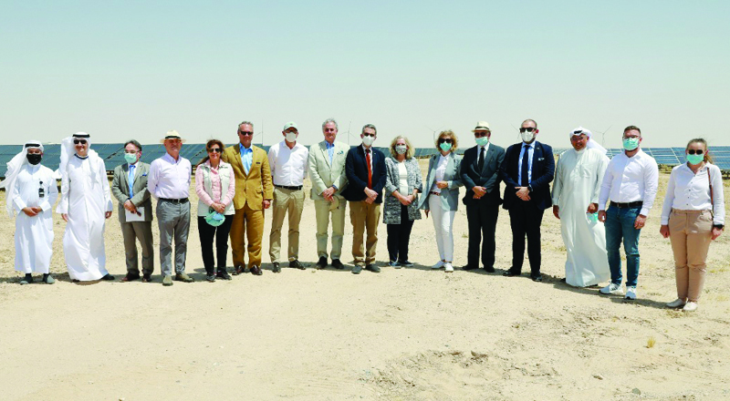 KUWAIT: A group photo of diplomats during their visit to Al-Shagaya Renewable Energy Park yesterday. - KUNAn