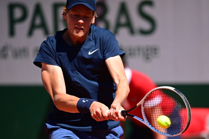 PARIS: Italy's Jannik Sinner returns the ball to France's Pierre-Hugues Herbert during their men's singles first round tennis match on Day 2 of The Roland Garros 2021 French Open tennis tournament in Paris on May 31, 2021. - AFPnn