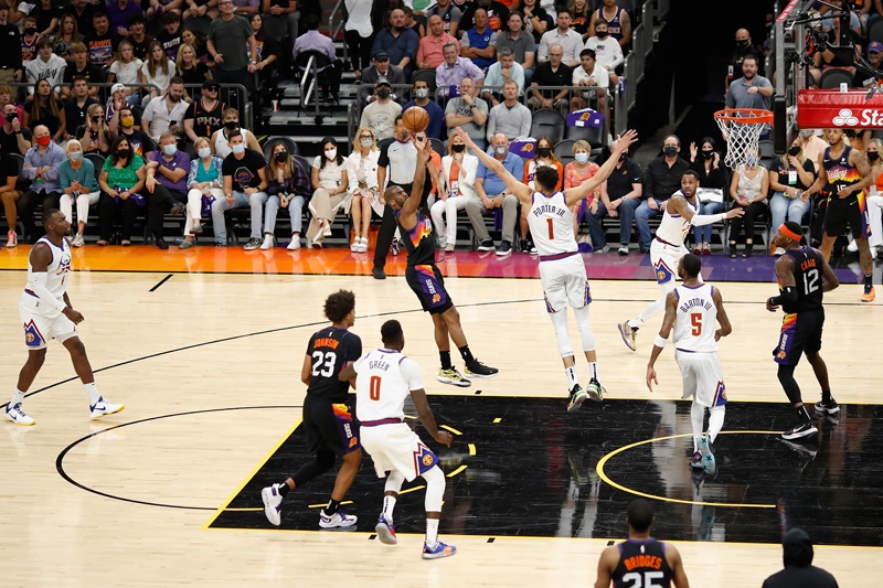 PHOENIX: Chris Paul #3 of the Phoenix Suns puts up a shot over Michael Porter Jr #1 of the Denver Nuggets during the first half in Game Two of the Western Conference second-round playoff series at Phoenix Suns Arena on Wednesday in Phoenix, Arizona. – AFPn
