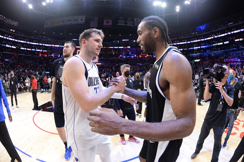 LOS ANGELES: Kawhi Leonard #2 of the LA Clippers and Luka Doncic #77 of the Dallas Mavericks embrace after the game during Round 1, Game 7 of the 2021 NBA Playoffs on Sunday at STAPLES Center in Los Angeles, California. – AFPn