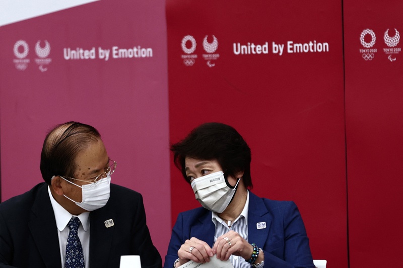 TOKYO: Tokyo 2020 President Seiko Hashimoto (right) and CEO Toshiro Muto chat before the start of the Tokyo 2020 Olympic Games' executive board meeting in Tokyo yesterday. – AFPnn