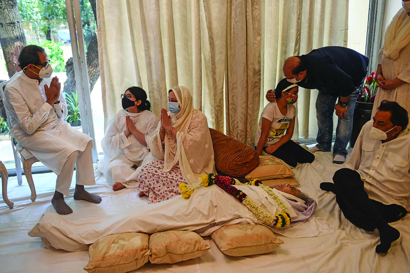 Saira Banu (third left), wife of late Bollywood actor Dilip Kumar, mourns near his body at her residence along with Chief Minister of Maharashtra Uddhav Thackeray (left) and actor Dharmendra (right) after he died at the age of 98 in Mumbai yesterday.  – AFP photosn