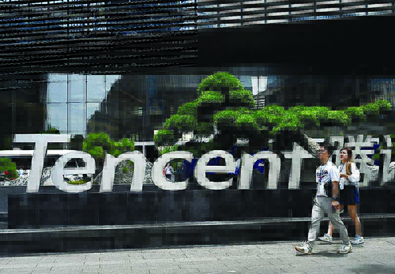 Tencent's entertainment empire faced a new setback on Saturday after the State Administration for Market Regulation ruled that the company must give up its exclusive rights deals with music labels after violating antitrust laws.n