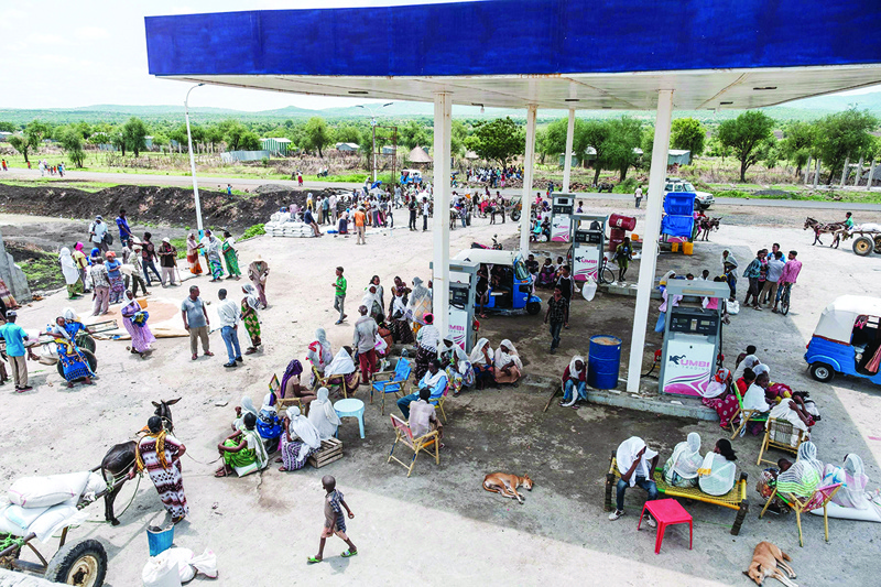 HUMERA: People gather at a gas station during a food distribution organized by the Amhara government near the village of Baker, 50 km southeast of Humera, in the Tigray Region of Ethiopia. – AFPnnn