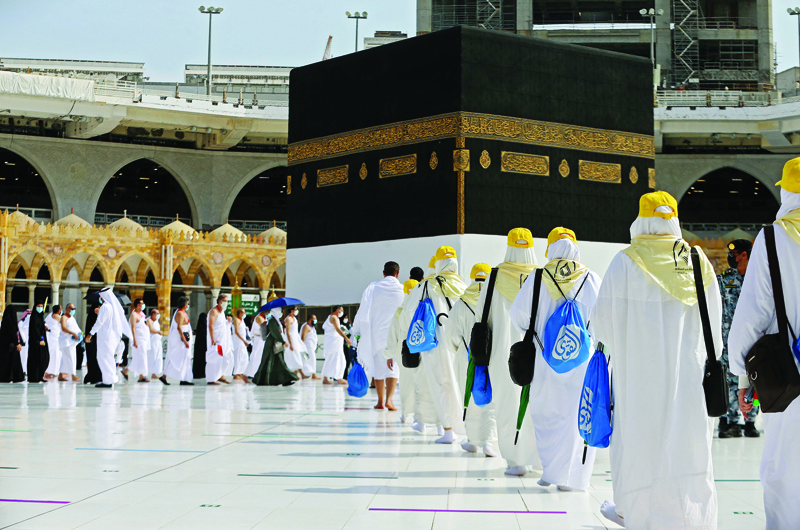 MAKKAH: Pilgrims arrive at the Grand Mosque in this holy city at the start of the hajj season yesterday. - AFP nn