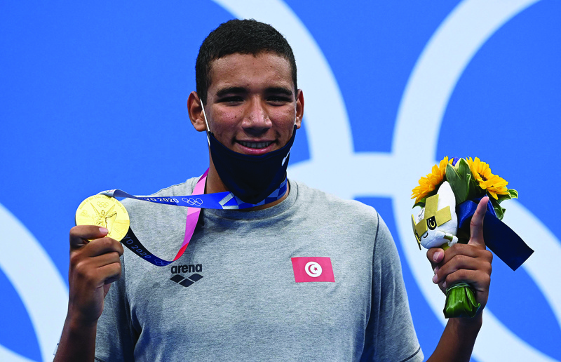 TOKYO: Tunisia's Ahmed Hafnaoui poses with his gold medal after winning the final of the men's 400m freestyle swimming event during the Tokyo 2020 Olympic Games at the Tokyo Aquatics Center yesterday. - AFP n