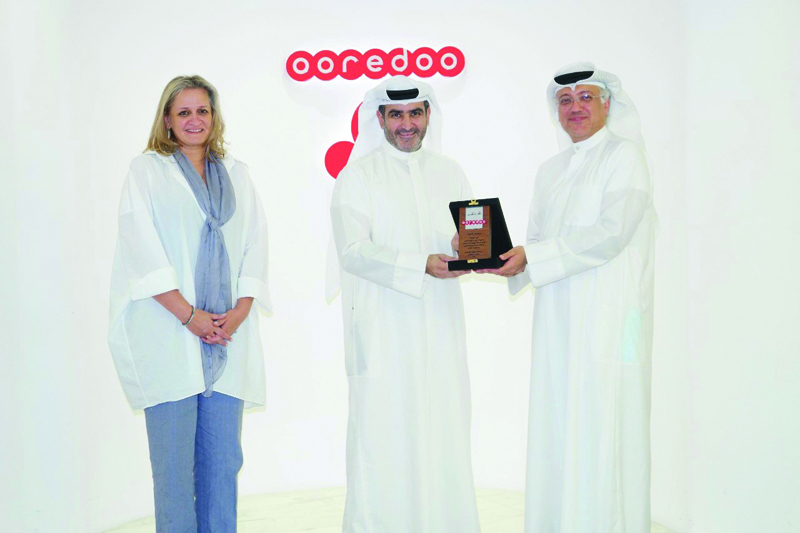 KUWAIT: Ooredoo CEO Abdulaziz Yaqoub Al-Babtain (center) honors Dr Bassam Al-Feeli (right) and Nada Al-Shemmari.n