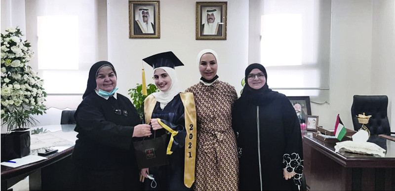 Student Salma Muhannad is honored. n