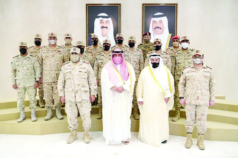 KUWAIT: Interior Minister and acting Defense Minister Sheikh Thamer Ali Al-Sabah meets top officers of the army. - KUNA nn