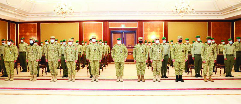 KUWAIT: Kuwait National Guard Undersecretary Lt Gen Hashim Abdelrazaq Al-Rifae poses for a group picture with the new graduates.n