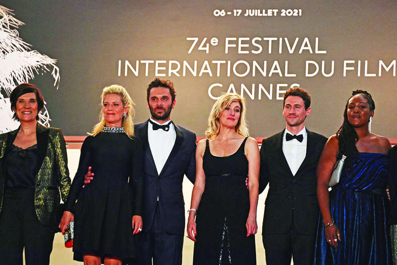 (From left) French director Catherine Corsini, French actress Marina Fois, French actor Pio Marmai, French-Italian actress Valeria Bruni Tedeschi and French actress Aissatou Diallo Sagna pose as they arrive for the screening of the film “La Fracture” (The Divide) at the 74th edition of the Cannes Film Festival in Cannes, southern France. — AFPn