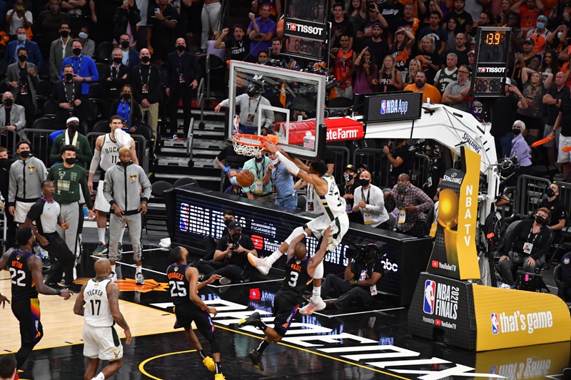 PHOENIX: Giannis Antetokounmpo #34 of the Milwaukee Bucks dunks the ball against the Phoenix Suns during Game Five of the 2021 NBA Finals on Saturday at Footprint Center in Phoenix, Arizona. – AFPn
