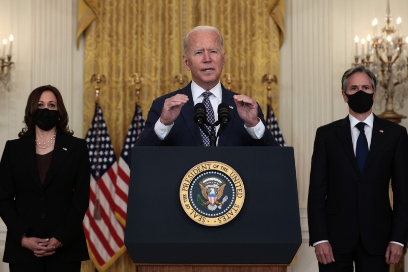 WASHINGTON, DC: US President Joe Biden delivers remarks on the US military's ongoing evacuation efforts in Afghanistan, while flanked by US Vice President Kamala Harris (left) and Secretary of State Antony Blinken (right), in the East Room of the White House on Friday.-AFPn