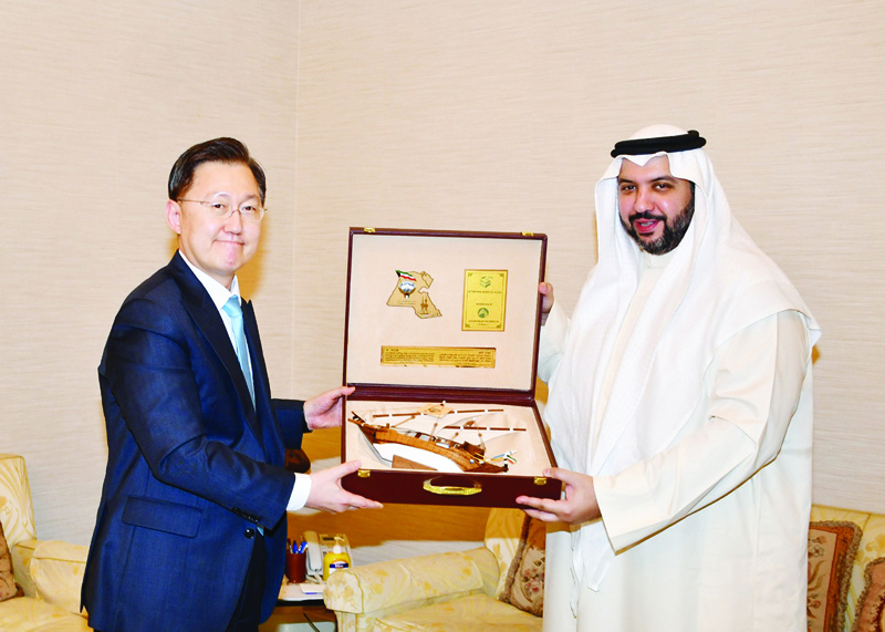 KUWAIT: Sheikh Mubarak Abdullah Al-Mubarak Al-Sabah presents a souvenir to Ambassador of the Republic of Korea to Kuwait Chung Byung-ha.n
