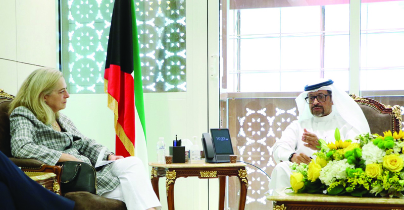 KUWAIT: Kuwait's Finance Minister and State Minister for Economic Affairs Khalifa Hamada meets US Ambassador to Kuwait Alina Romanowski. - KUNA photosn