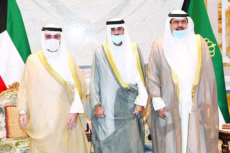KUWAIT: His Highness the Amir Sheikh Nawaf Al-Ahmad Al-Jaber Al-Sabah receives Hawally Governor Ali Salem Al-Asfar. - Amiri Diwan and KUNA photosn