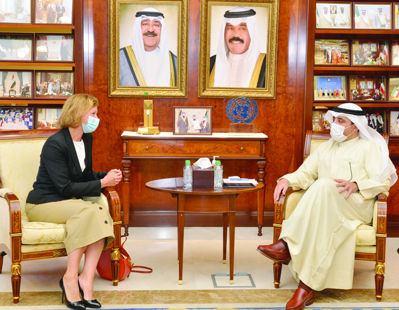 KUWAIT: Foreign Minister Sheikh Dr Ahmad Nasser Al-Mohammad Al-Sabah meets French Ambassador to Kuwait Anne-Claire Legendre. - KUNA photosn