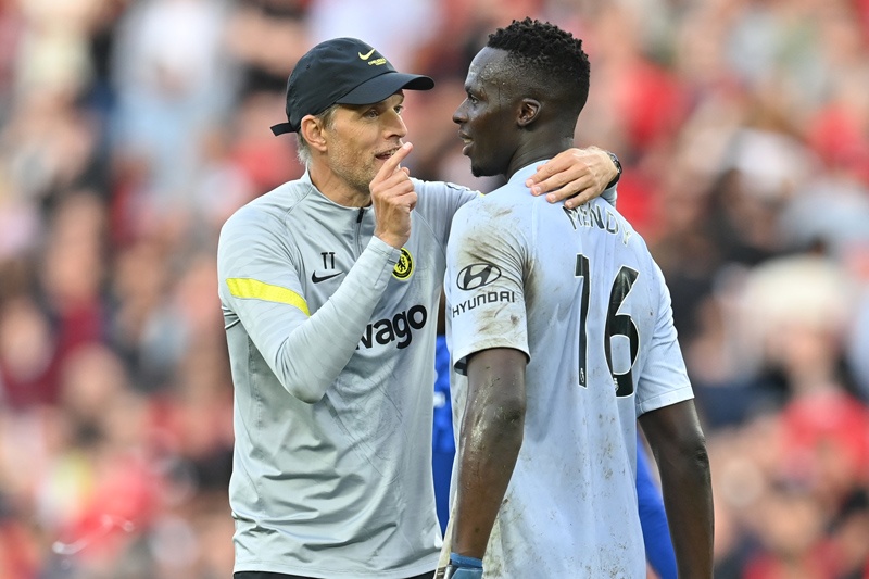 LIVERPOOL: Chelsea's German head coach Thomas Tuchel (left) speaks with Chelsea's French-born Senegalese goalkeeper Edouard Mendy (right) after the English Premier League football match between Liverpool and Chelsea at Anfield in Liverpool, north west England on Saturday. – AFPn