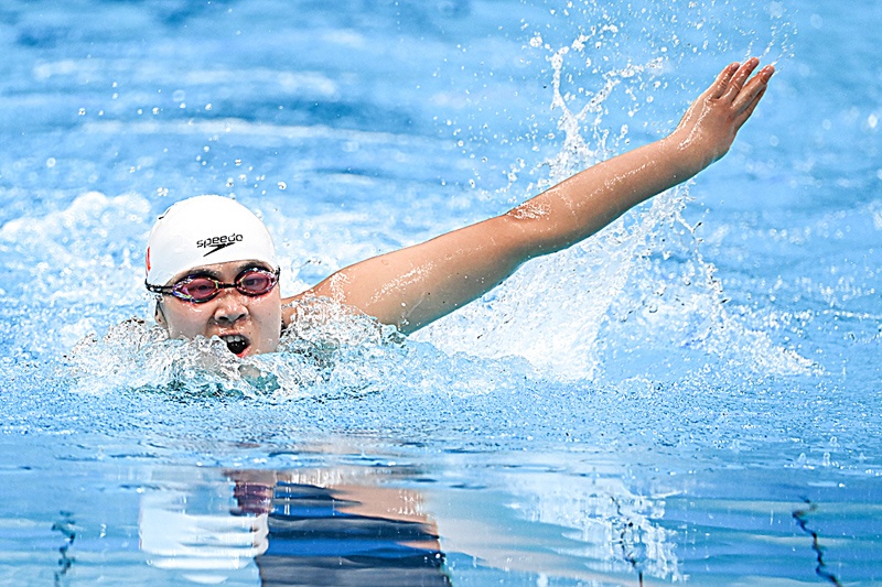 TOKYO: China's Jiang Yuyan competes in the women's 50m butterfly S6 swimming final during the Tokyo 2020 Paralympic Games at the Tokyo Aquatics Centre in Tokyo yesterday. - AFPn
