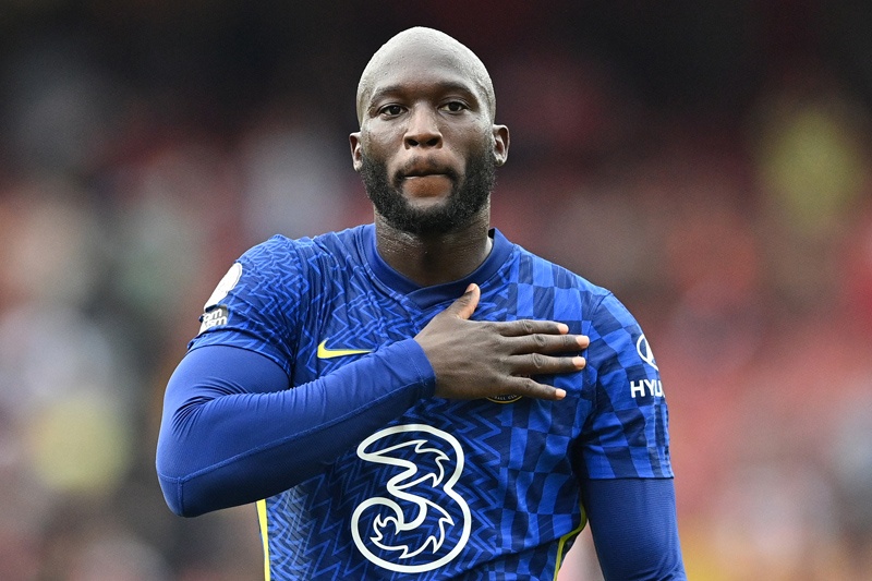 LONDON: Chelsea's Belgian striker Romelu Lukaku gestures toward supporters at the end of the match during the English Premier League football match between Arsenal and Chelsea at the Emirates Stadium in London yesterday. - AFPn