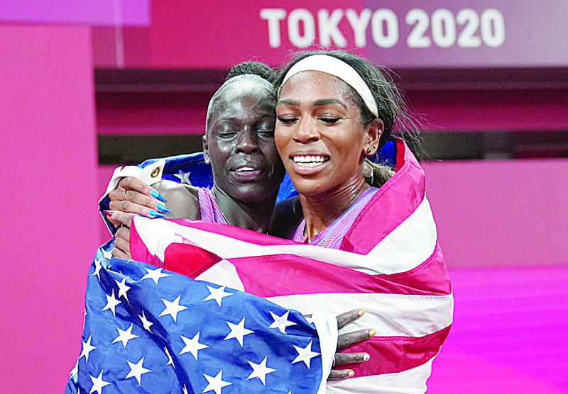 TOKYO: Gold medalist USA's Athing Mu (left) and bronze medalist USA's Raevyn Rogers pose on the track after competing in the women's 800m final during the Tokyo 2020 Olympic Games at the Olympic Stadium in Tokyo yesterday. - AFPn
