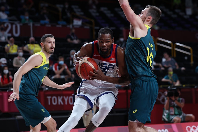 SAITAMA: USA's Kevin Wayne Durant (center) runs with the ball past Australia's Chris Goulding (left) and Nic Kay in the men's semi-final basketball match between Australia and USA during the Tokyo 2020 Olympic Games at the Saitama Super Arena in Saitama yesterday. – AFPn