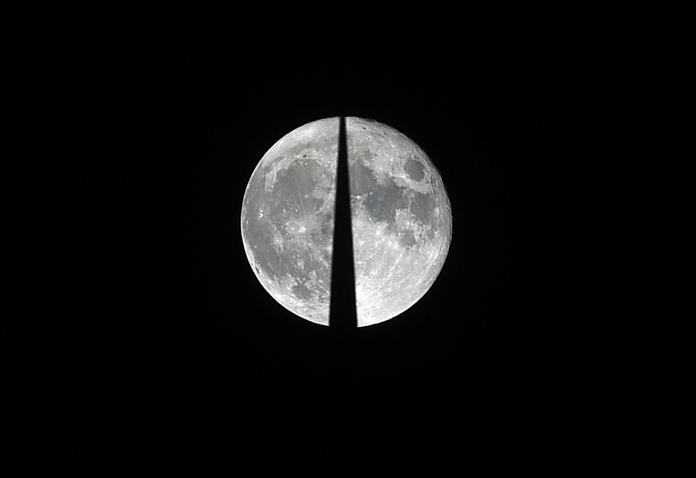Photo taken on Sept 21, 2021 shows the full moon, seen from Kuwait City.  - Photo by Asad/Xinhuann