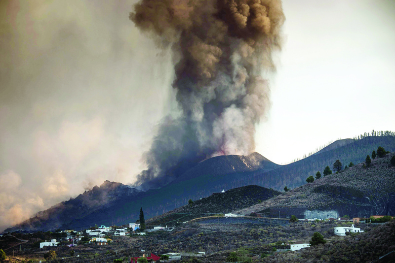 LOS LLANOS DE ARIDANE: The Cumbre Vieja volcano is seen from Los Llanos de Aridane on the Canary island of La Palma yesterday. - AFP n