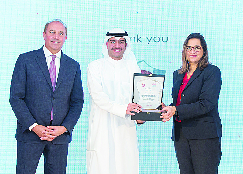 KUWAIT: Gulf Bank honors the NUKS USA President.n