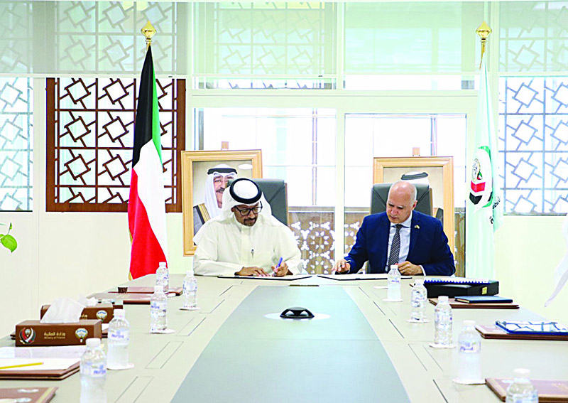 KUWAIT: Kuwait's Finance Minister Khalifa Hamadah (left) and the World Bank's Regional Director Esam Abo-Sulaiman sign the memorandum of partnership. - KUNAn