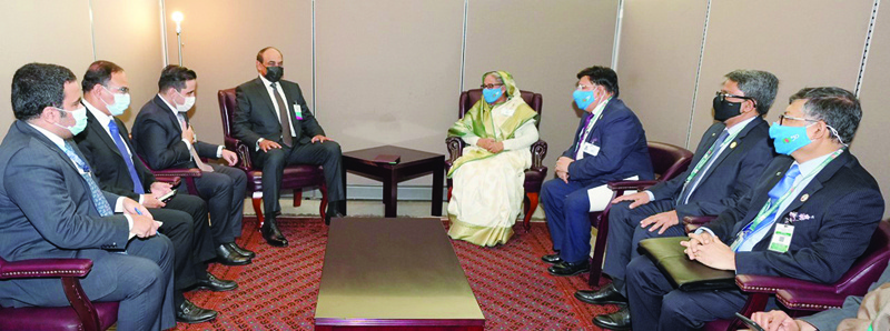 NEW YORK: His Highness the Prime Minister Sheikh Sabah Al-Khaled Al-Hamad Al-Sabah meets Bangladesh's Prime Minister Sheikh Hasina. - KUNA photosn