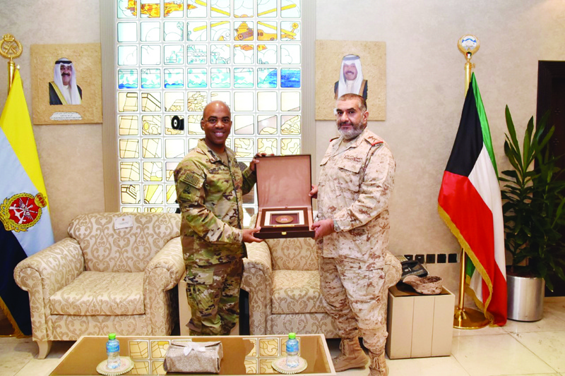 KUWAIT: This handout photo released by Kuwait's Ministry of Defense yesterday shows Kuwaiti Army Chief of General staff Lieutenant General Khaled Saleh Al-Sabah (right) presenting a memento to the United States Commander of the Central land Forces Lieutenant General Ronald Clark.n