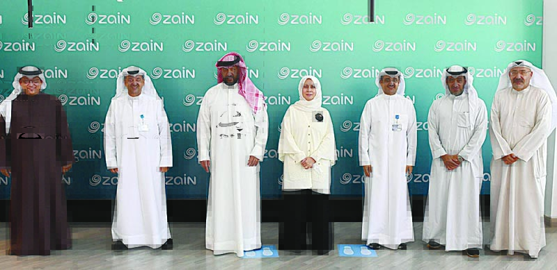 KUWAIT: Al-Asimah Governor Sheikh Talal Khalid Al-Ahmad Al-Sabah and Zain Kuwait's Chief Executive Officer Eaman Al-Roudhan with Zain and the Governate's officials during the visit.n