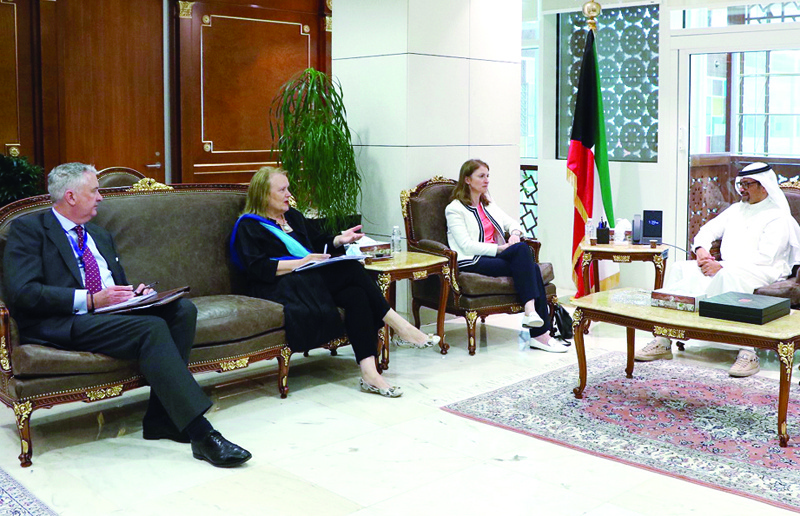 KUWAIT: Kuwaiti Minister of State for Economic Affairs and Investment Khalifa Hamada (right) meets the 26th session representative of the UN Conference on Climate Change Janet Rogan (center). - KUNAnn