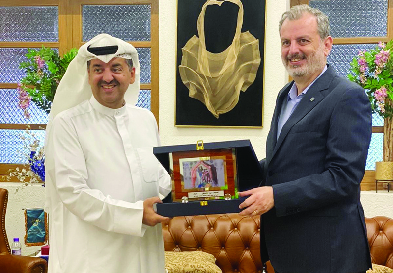 KUWAIT: Head of the UNHCR Office to Kuwait Dr Samer Haddadin honors Zain Kuwait's Chief Corporate Communications and Relations Officer Waleed Al-Khashti during event. n