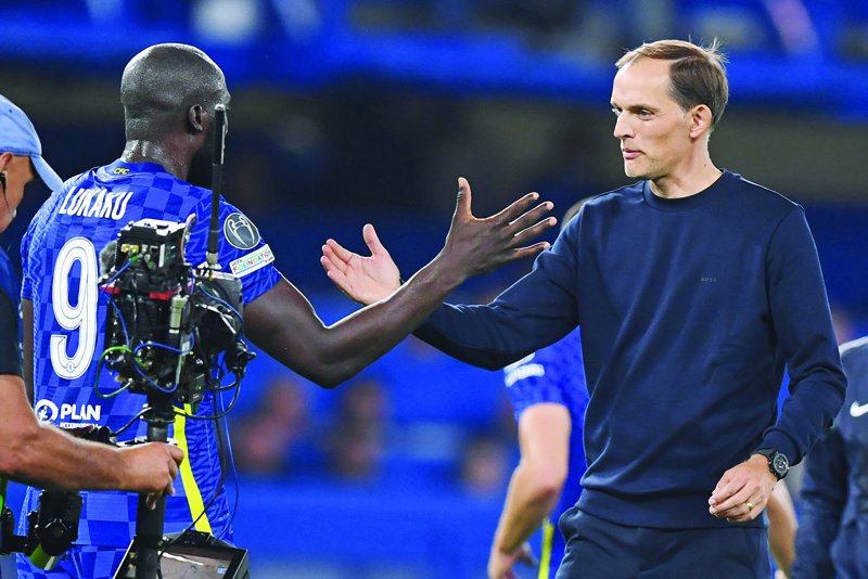 LONDON: Chelsea's German head coach Thomas Tuchel (right) shakes hands with Chelsea's Belgian striker Romelu Lukaku on the pitch after the UEFA Champions League Group H football match between Chelsea and Zenit St Petersburg at Stamford Bridge in London on Tuesday. - AFPn