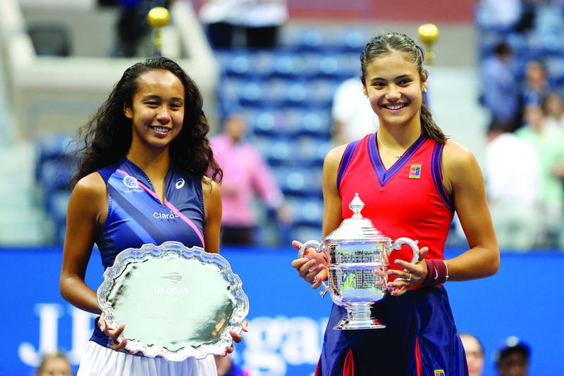 NEW YORK: Leylah Annie Fernandez of Canada (left) holds the runner-up trophy as Emma Raducanu of Great Britain celebrates with the championship trophy after their Women's Singles final match on Day Thirteen of the 2021 US Open at the USTA Billie Jean King National Tennis Center on Saturday in the Flushing neighborhood of the Queens borough of New York City. - AFPn