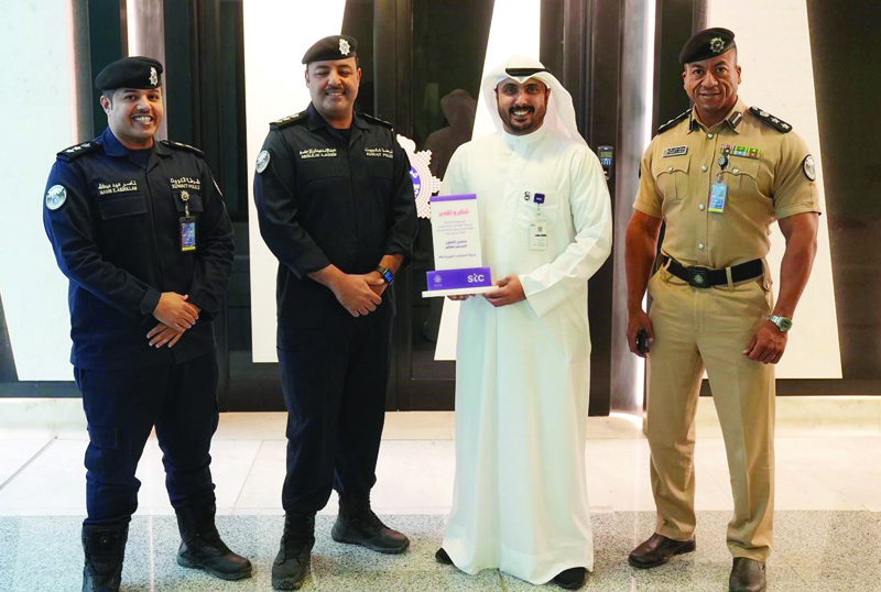 KUWAIT: stc honors Interior Ministry officials.n