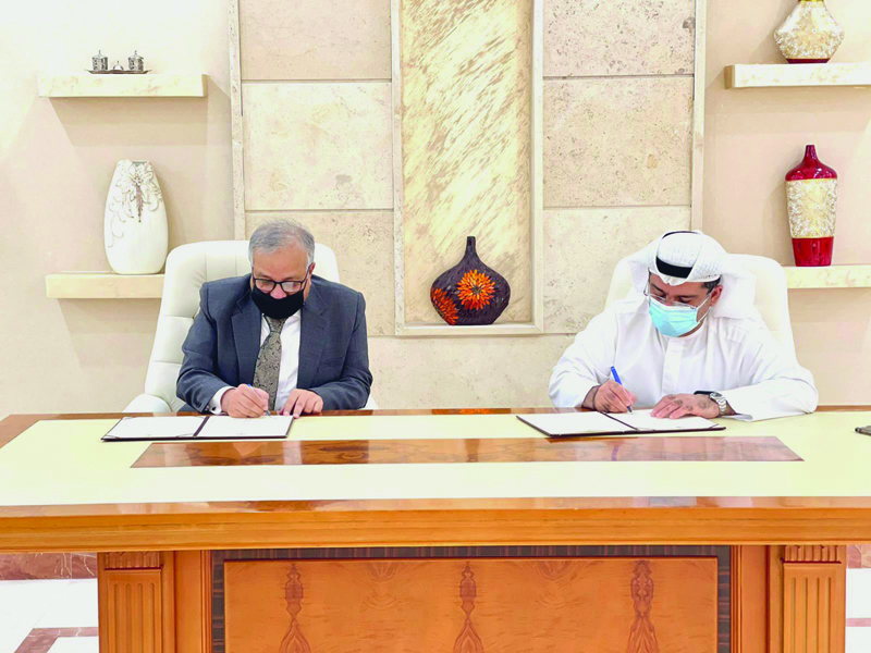 KUWAIT: Dr Mustafa Ridha, Undersecretary of Kuwait's Ministry of Health (right) and the Ambassador of the Pakistan Syed Sajjad Haider sign the agreement.n