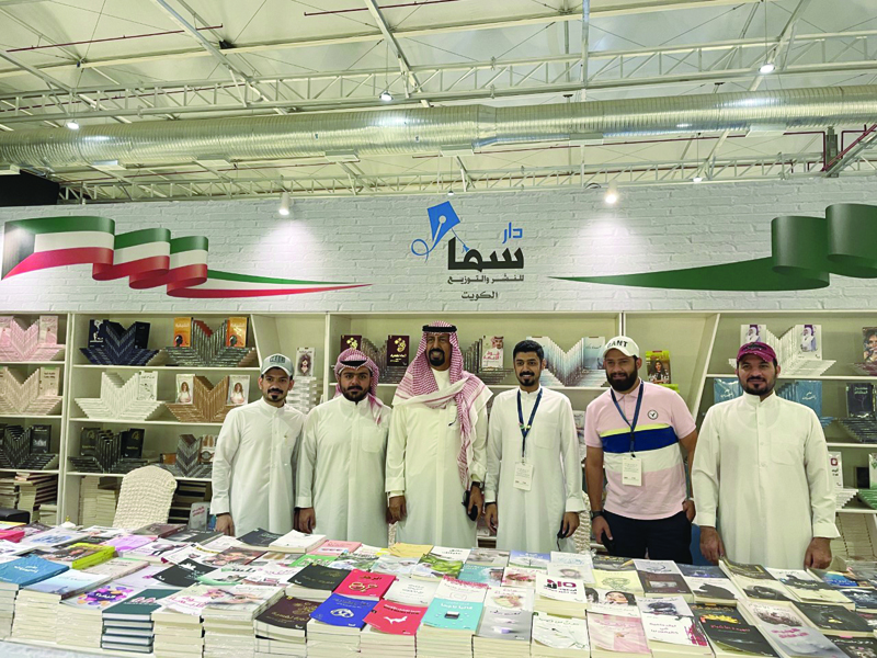 RIYADH: Kuwait's Ambassador to Saudi Arabia Sheikh Ali Al-Khaled Al-Jaber Al-Sabah tours the Riyadh International Book Fair 2021. - KUNA photosn