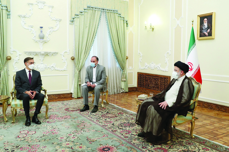 TEHRAN: A handout picture provided by the Iranian presidency yesterday shows Iranian President Ebrahim Raisi (right) meeting with Venezuela's Foreign Minister Felix Plasencia in Tehran. - AFP n