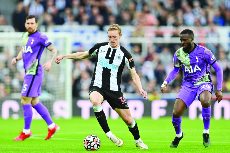 NEWCASTLE: Newcastle United's English midfielder Sean Longstaff (center) passes the ball during an English Premier League match between Newcastle United and Tottenham Hotspur at St James' Park yesterday. - AFP n